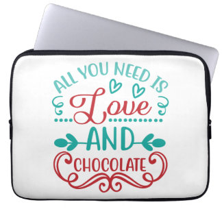Alles was Sie brauchen ist Liebe und Schokolade Laptopschutzhülle