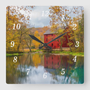 Alley Mill and Spring Wall Clock Quadratische Wanduhr