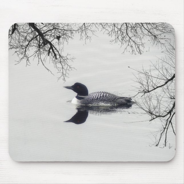 Allgemeines Loon-Schwimmen in einem Nordsee im Mousepad (Vorne)