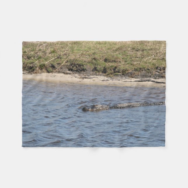 Alligator im Wasser Fleecedecke (Vorderseite (Horizontal))