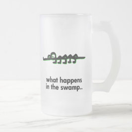 Alligator, was im Sumpf passiert Mattglas Bierglas