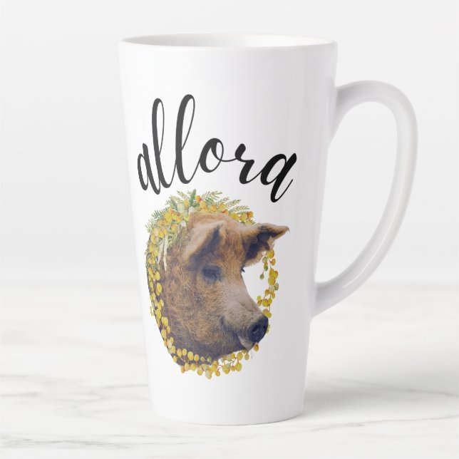 Allora (mit einem Blume-Kranz aus Wollschwein und  Milchtasse (Rechts)