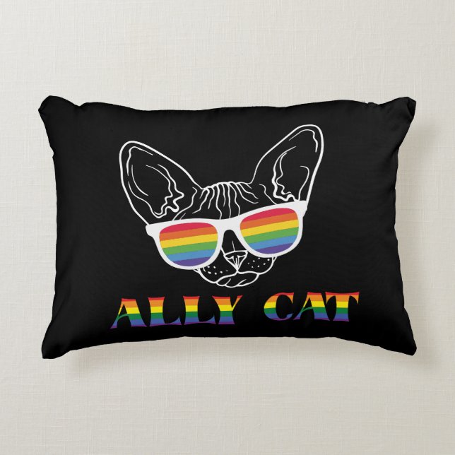 Ally Cat | Niedliche Katze | Regenbogen | Stolz Dekokissen (Vorderseite)