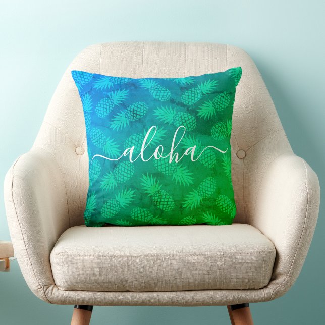 Aloha Script Blue Green Pineapmuster tropische Kissen (Von Creator hochgeladen)