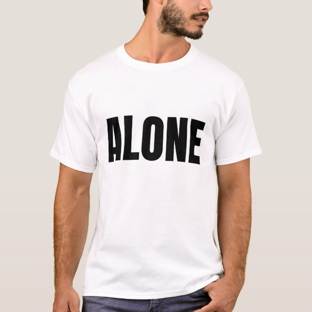 Alone Minimal Text Design T-Shirt (Vorderseite)