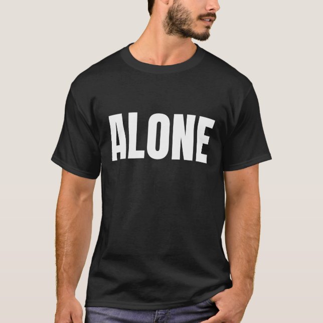 Alone Statement Typography Design T-Shirt (Vorderseite)