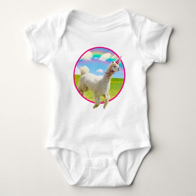 Alpaca Unicorn unter Rainbow Sky Baby Strampler (Vorderseite)