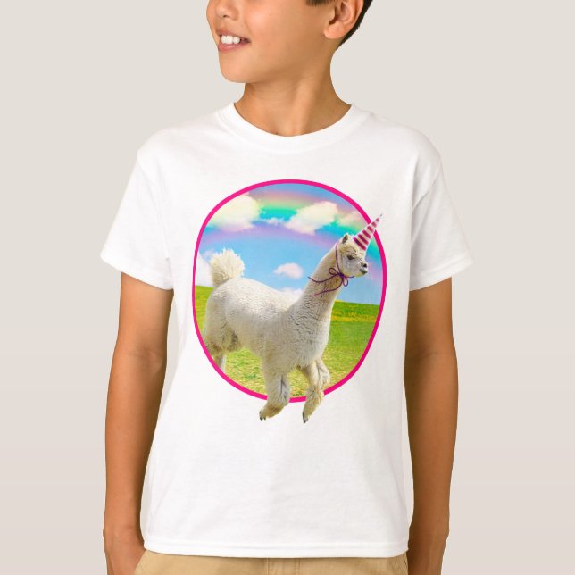 Alpaca Unicorn unter Rainbow Sky T-Shirt (Vorderseite)