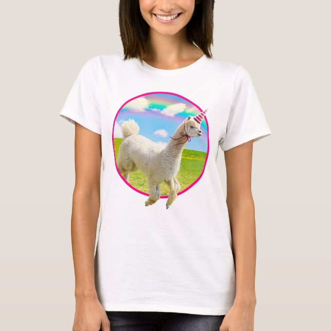 Alpaca Unicorn unter Rainbow Sky T-Shirt (Vorderseite)