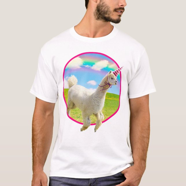 Alpaca Unicorn unter Rainbow Sky T-Shirt (Vorderseite)