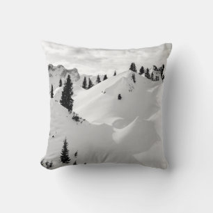 Alpenlandschaft: Schneesichere Berge Kissen