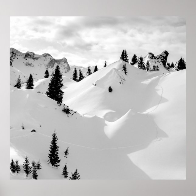 Alpenlandschaft: Schneesichere Berge Poster (Vorne)