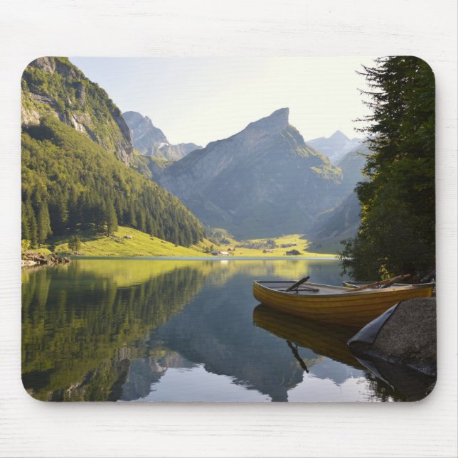Alpensee in der Schweiz Mousepad (Vorne)