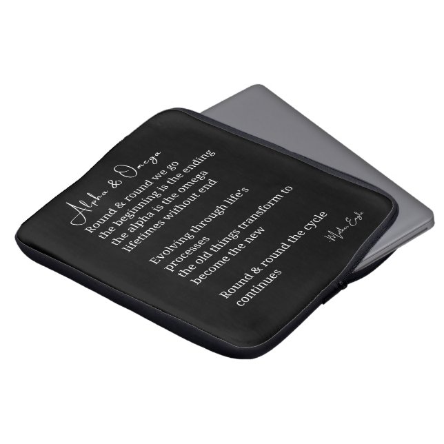 Alpha- und Omega-Gedicht an der Wand Kunst Laptopschutzhülle (Vorne Oben)