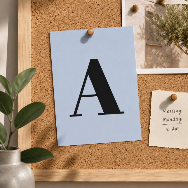 Alphabet Custom Letter | Modernes Minimalistisches Postkarte (Custom initial postcard for teacher notes, student stationery, and personalized decor.)