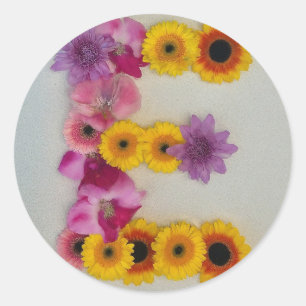 Alphabet E in Blume Runder Aufkleber