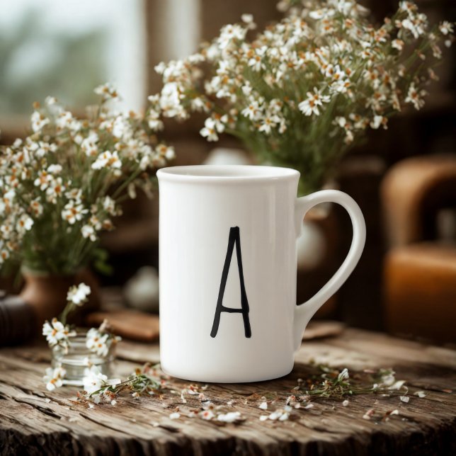 Alphabet Gifting Moderne Monogramm Knochen-China T Prozellantasse (A bone china mug with space for your inital)