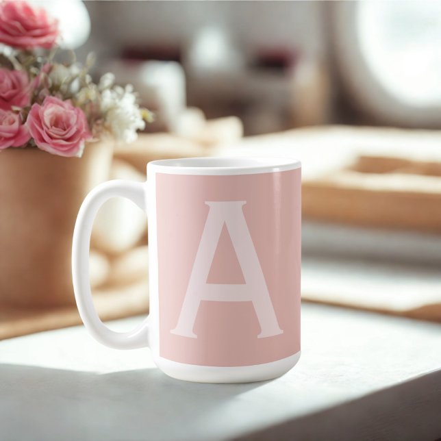 Alphabet Letter Blush Pink Mit Monogramm Kaffee Ta Kaffeetasse (A pretty pink coffee mug with space for your initial)
