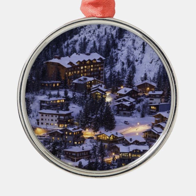 Alpine Ski Resort Winter Ornament Aus Metall (Vorne)