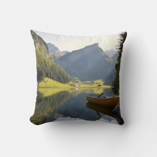 Alpiner Bergsee in der Schweiz Kissen