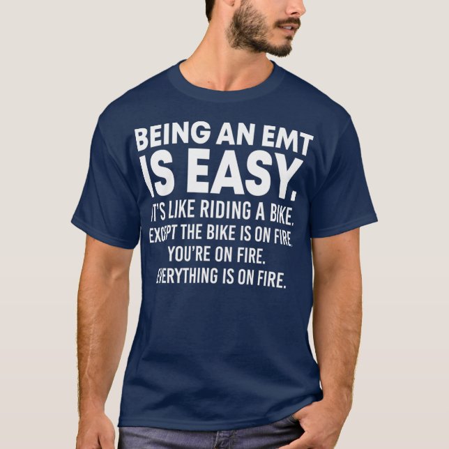 Als EMT ist Easy Funny Paramedic EMS First T-Shirt (Vorderseite)