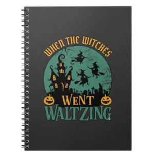 Als Hexen beim Walzer tanzen Halloween Spukhaus Notizblock