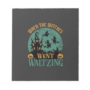 Als Hexen beim Walzer tanzen Halloween Spukhaus Notizblock
