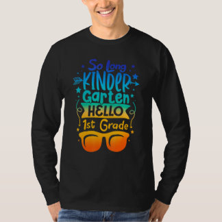 Also, der lange Kindergarten schaut auf die 1. Kla T-Shirt