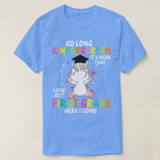Also, der lange Kindergarten schaut auf die 1. Kla T-Shirt (Design vorne)