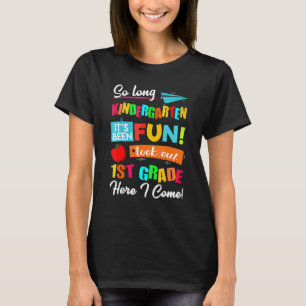 Also, der lange Kindergarten schaut auf die 1. Kla T-Shirt