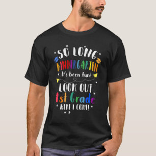 Also, der lange Kindergarten schaut auf die 1. Kla T-Shirt