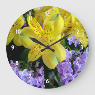 Alstroemeria und Flieder-Blumen Große Wanduhr
