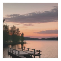 Alte Anlegestelle am See bei Sonnenuntergang