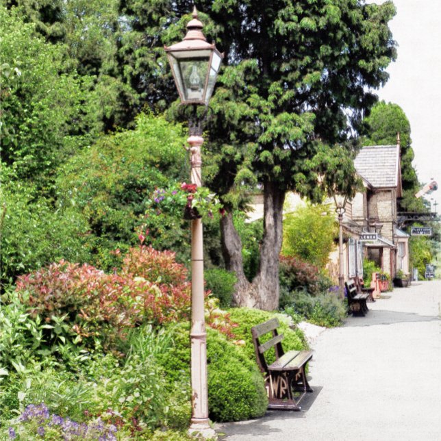 ALTE BAHNHOF UK FLIESE (The pretty and quaint Hampton Loade train station of the Severn Valley railway. )
