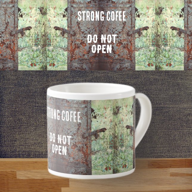 Alte bemalte rostige Tür Espressotasse (Von Creator hochgeladen)