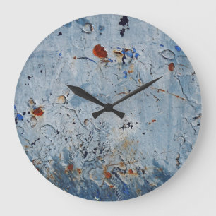 Alte blaue Eisenflecken korrodieren Große Wanduhr
