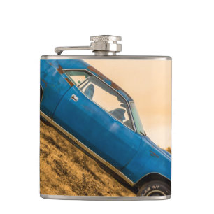 Alte blaue Plymouth Barracuda Flachmann