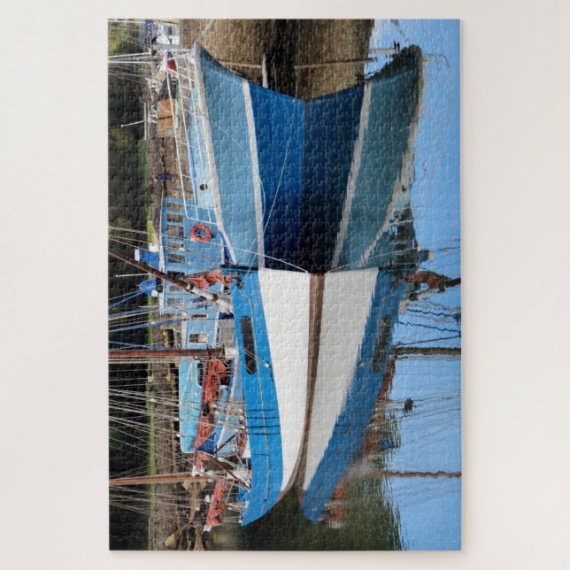 Alte Boote im Hafen von Douarnenez Puzzle (Vertikal)