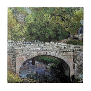 ALTE BRÜCKE ÜBER FLUSS FLIESE