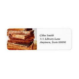 Alte Bücher auf einem Stapeladresslabel