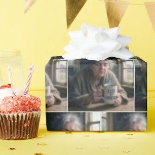 Alte Dame mit Dampfbad Geschenkpapier