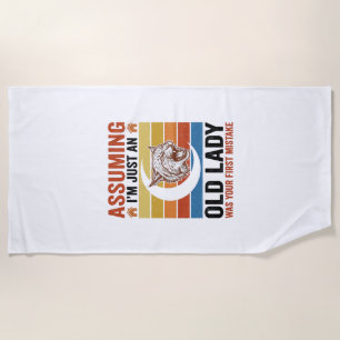 Alte Dame Wildcat Vintage Lustiges Shirt Design_1 Strandtuch