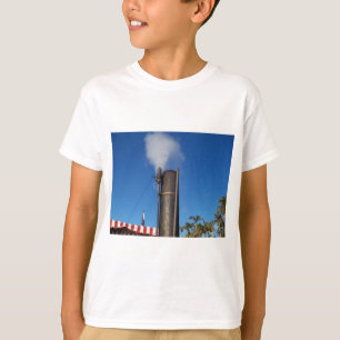alte Dampfpfeife mit weißem Dampfstrahl T-Shirt