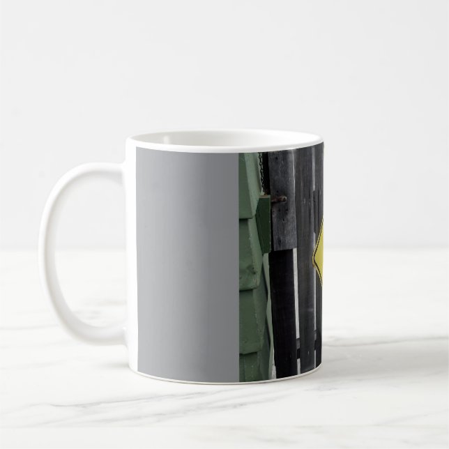 Alte Fischer beim Überqueren der Tasse (Links)