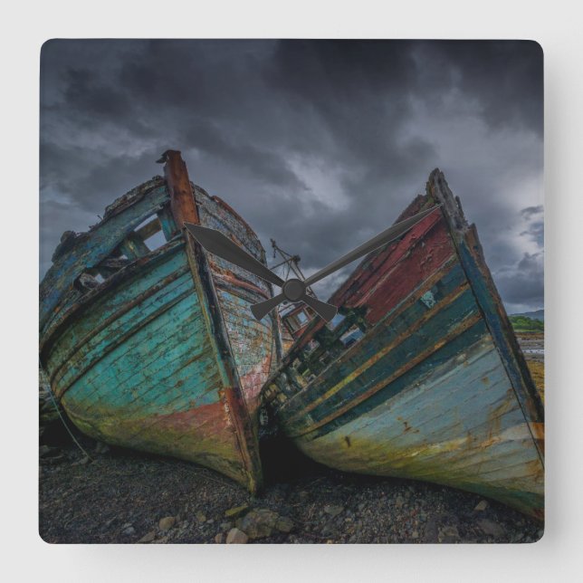 Alte Fischerboote Quadratische Wanduhr (Vorderseite)