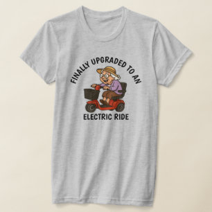 Alte Frau auf Scooter T-Shirt