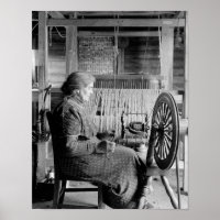 ALTE FRAU BENUTZT SPINNRAD 1930ER JAHRE FOTOGRAFIE