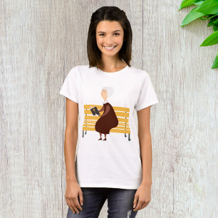 Alte Frau, die die Bibel liest T-Shirt
