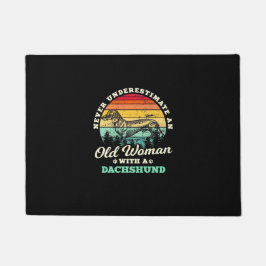 Alte Frau mit Dackel Fußmatte