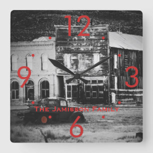 Alte Gebäude mit Vintager LKW kundengebundener Uhr